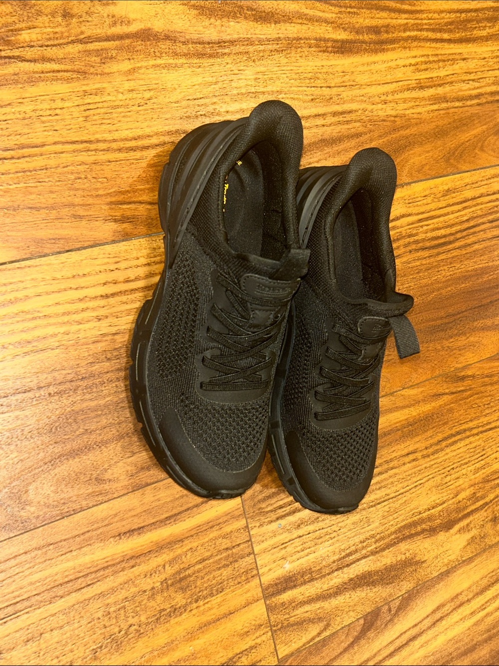 TREDSAFE Women's Size 9 Black Slip-Resistant Coil On Edge Sneakers -